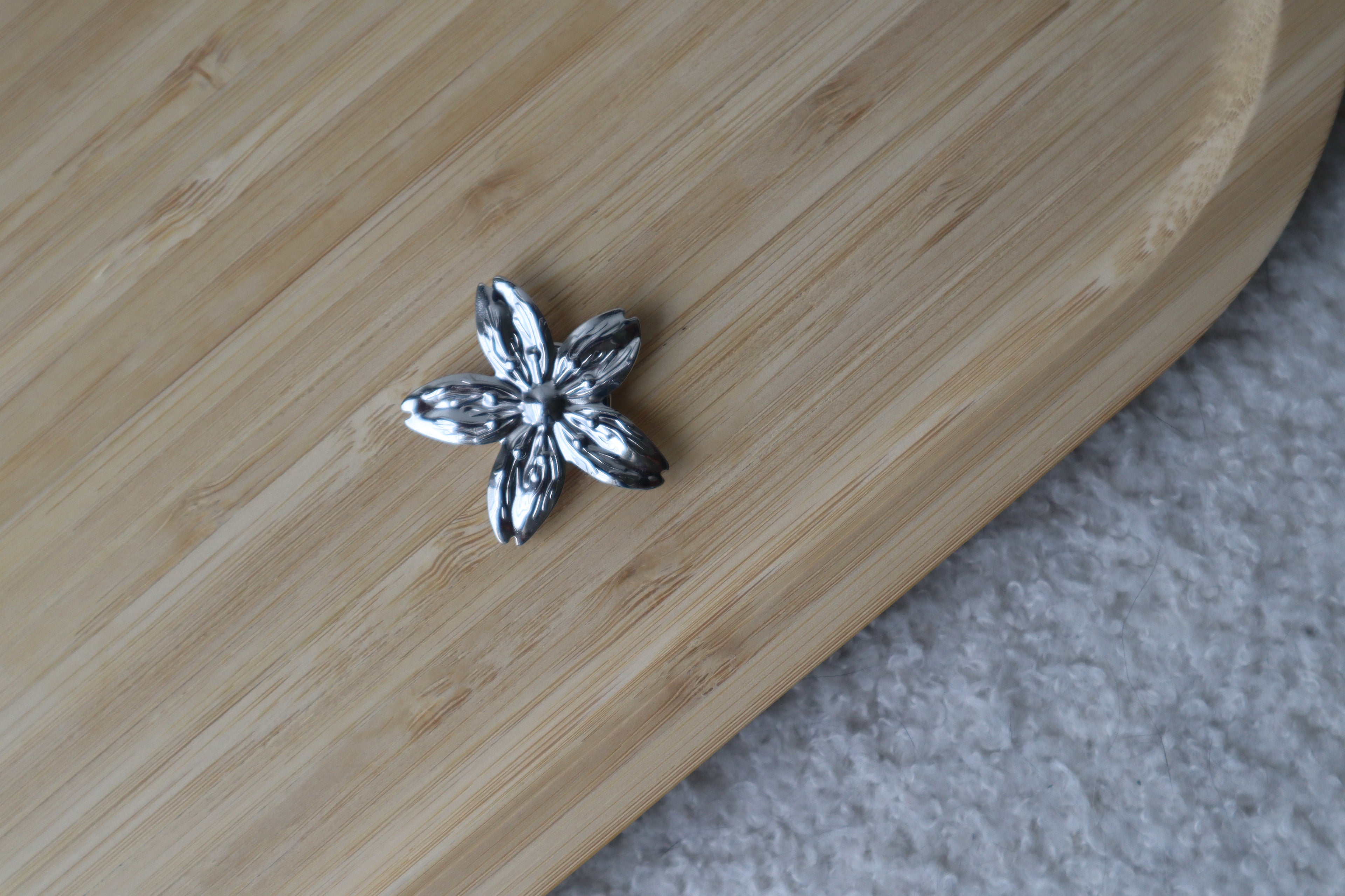 CACHE BOUTON FLEUR
