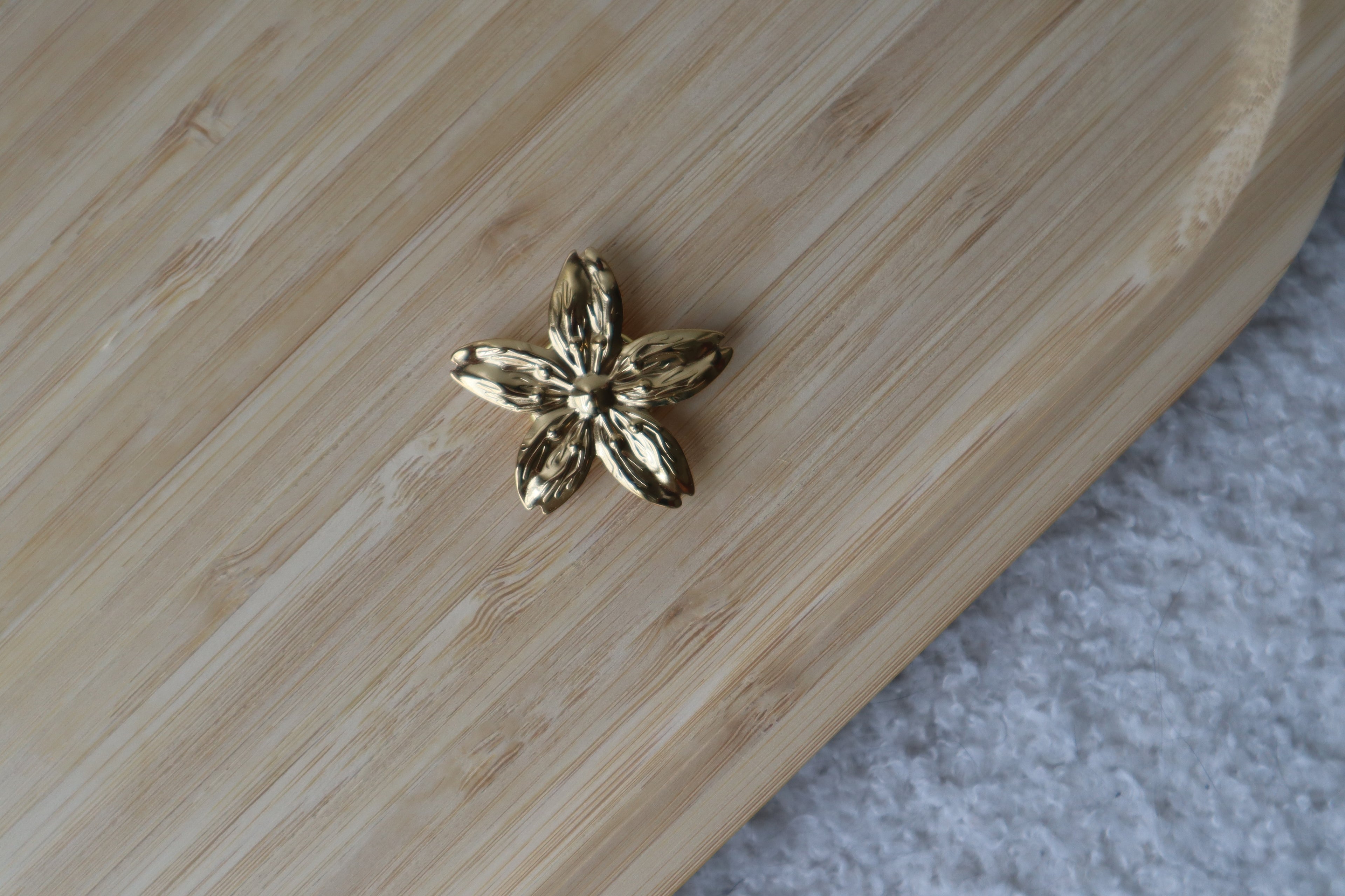 CACHE BOUTON FLEUR